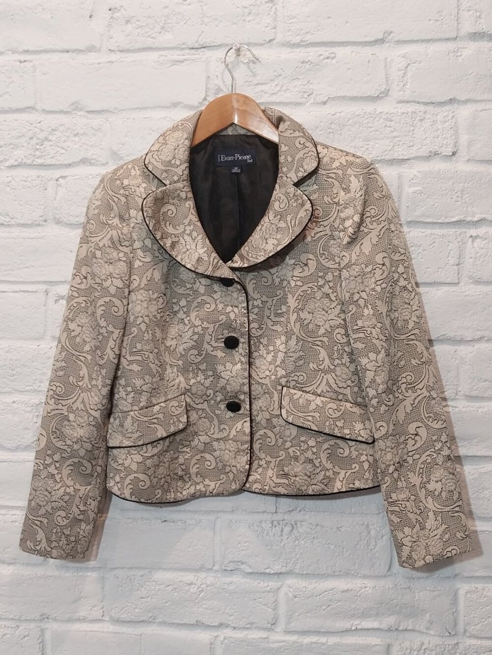 Brocade Jacket Womens 6 P Beige Metallic Jacquard Floral Blazer by Evan Picone.